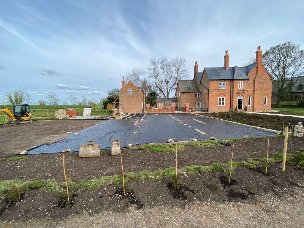 Tree and hedge planting&nbsp;underway